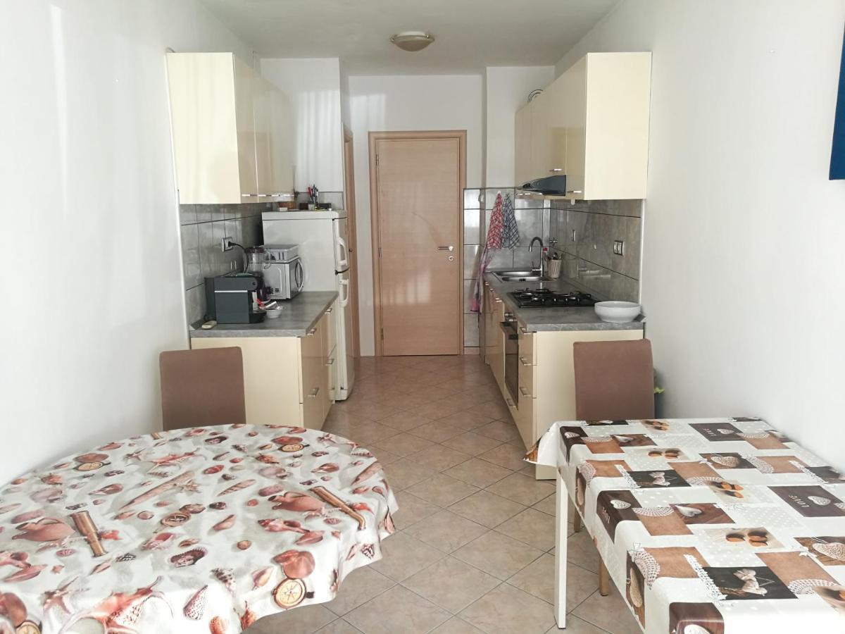 Pretty Big Double Bed Room With Balcony Сплит Екстериор снимка
